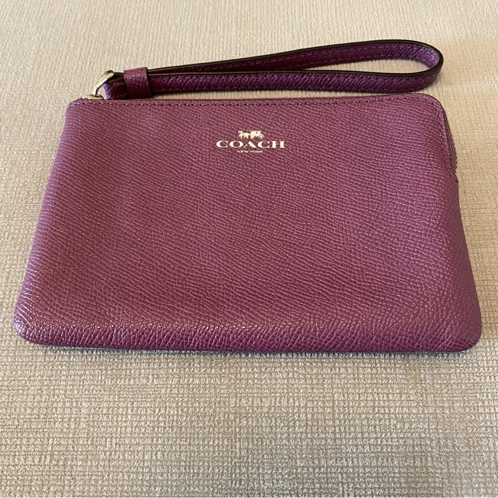 COACH EUC Wristlet in beautiful shade of purple full grain leather